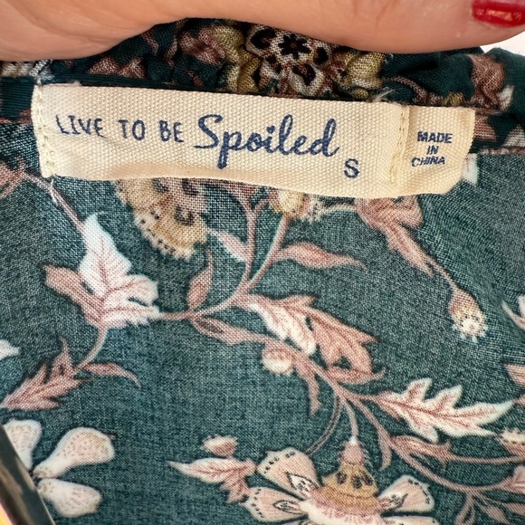 Live To Be Spoiled Green Floral Button Front Tie-Hem Blouse – Size S Boho Style - Picture 5 of 9